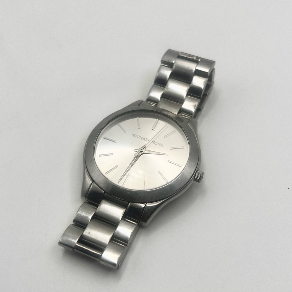 Michael Kors Runway Slim Watch Silver Unisex 40mm case 7" Wrist New Battery - Picture 6 of 10